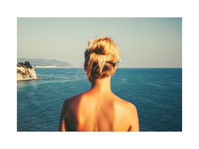 Guía Definitiva para Proteger y Cuidar Tu Cabello en la Playa